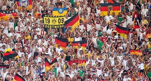 الأندية الألمانية تحظر على مشجعيها ارتداء ملابس أو شارات ذات صلة بالهوليجانز